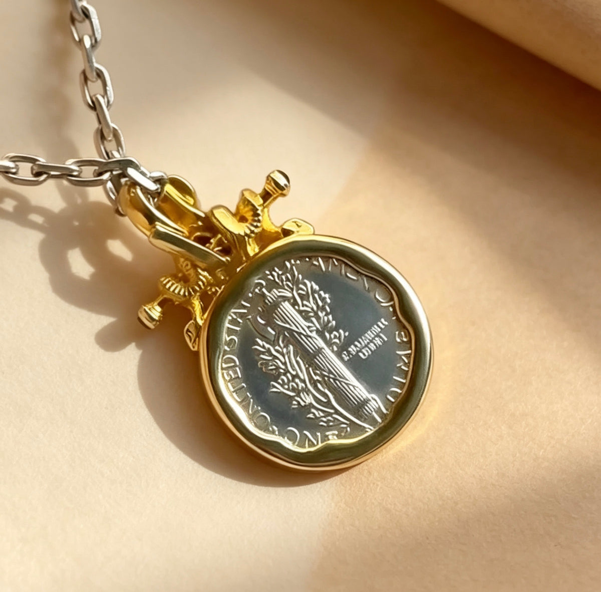 Winged Mercury Vintage Coin Pendant（gold circle）